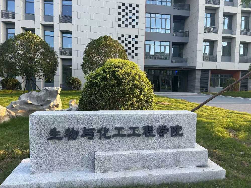 滨江区扬州职业大学体育场高杆灯项目